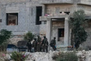 مقتل 10 فلسطينيين في القطاع والضفة وسط تصاعد عمليات الاغتيال