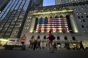 تراجع وول ستريت بفعل صعود النفط وتجدد التوترات الجيوسياسية
