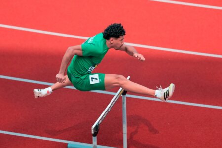 نايف السبيعي يبلغ نصف نهائي سباق 400 متر حواجز في بطولة العالم للشباب
