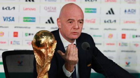 مطالبة رئيس الفيفا إنفانتينو بالابتعاد عن بطولة للشباب