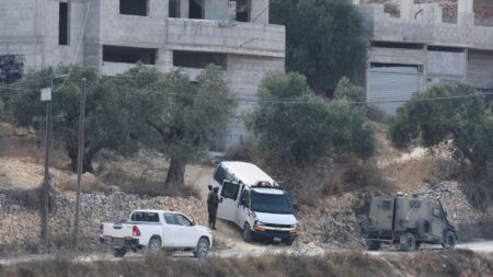 مستوطنون إسرائيليون يهاجمون منازل فلسطينية إضافية في الضفة الغربية