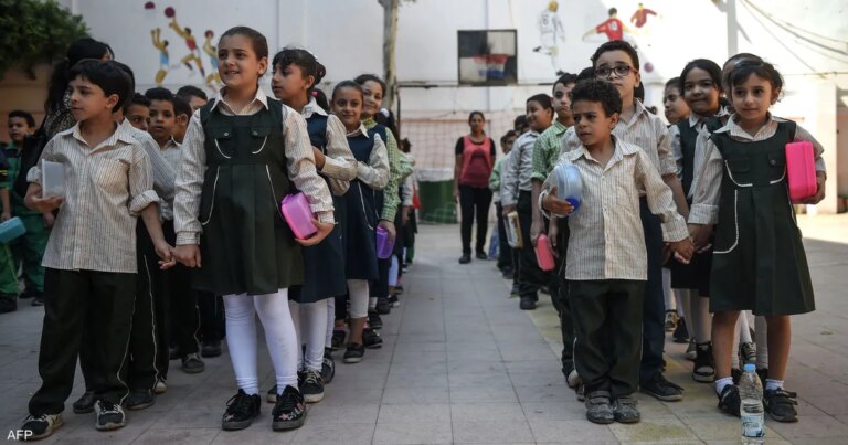 تزامناً مع بدء العام الدراسي.. “السبلايز” ترفع تكاليف التعليم في مصر تزامناً مع بدء العام الدراسي.. "السبلايز" ترفع تكاليف التعليم في مصر