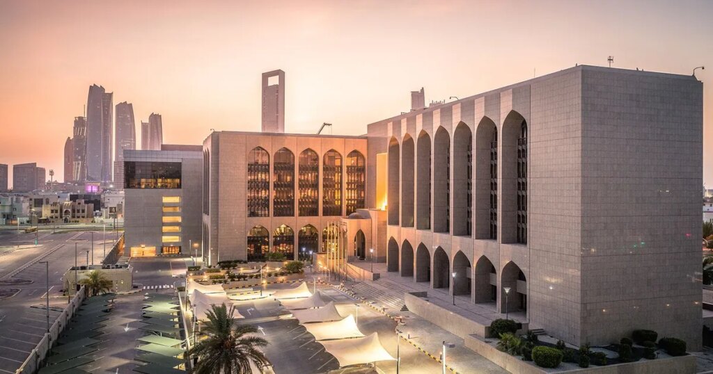 مصرف الإمارات المركزي يرفع سعر الفائدة الأساسي بمقدار 25 نقطة أساس مصرف الإمارات المركزي يرفع سعر الفائدة الأساسي بمقدار 25 نقطة أساس