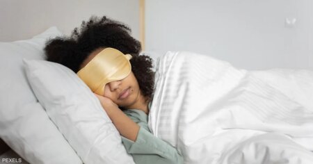 دراسة تحذر: ساعات النوم الإضافية قد لا تكون مفيدة كما تعتقد