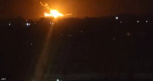 سقوط قتلى وجرحى في قصف حوثي استهدف حافلة ركاب بين عدن وتعز