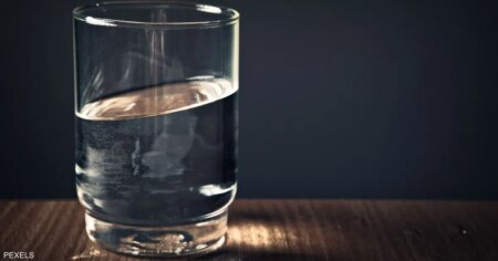 فوائد شرب الماء قبل فنجان القهوة الأول