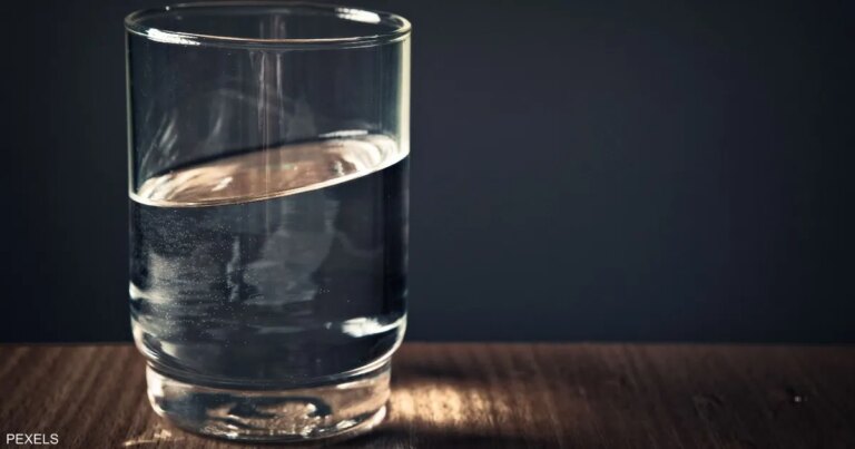 فوائد شرب الماء قبل فنجان القهوة الأول فوائد شرب الماء قبل فنجان القهوة الأول