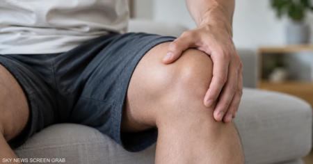 طقطقة الركبة: 4 أسباب شائعة ومتى تستوجب استشارة الطبيب؟ طقطقة الركبة: 4 أسباب شائعة ومتى تستوجب استشارة الطبيب؟