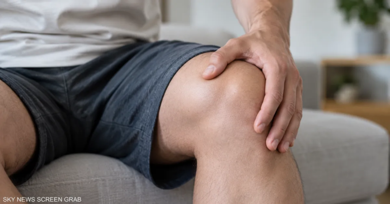 طقطقة الركبة: 4 أسباب شائعة ومتى تستوجب استشارة الطبيب؟ طقطقة الركبة: 4 أسباب شائعة ومتى تستوجب استشارة الطبيب؟