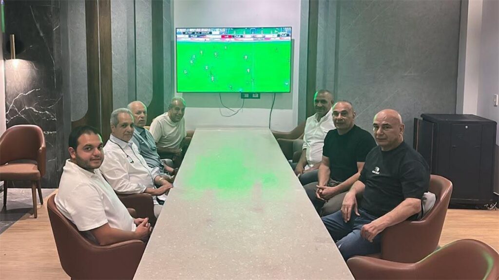 أبو ريدة يقيم مأدبة عشاء لحسام وإبراهيم حسن احتفاءً بتجديد تعاقدهما