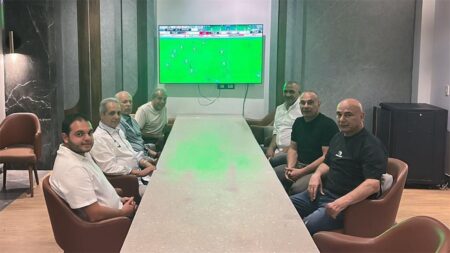 أبو ريدة يقيم مأدبة عشاء لحسام وإبراهيم حسن احتفاءً بتجديد تعاقدهما