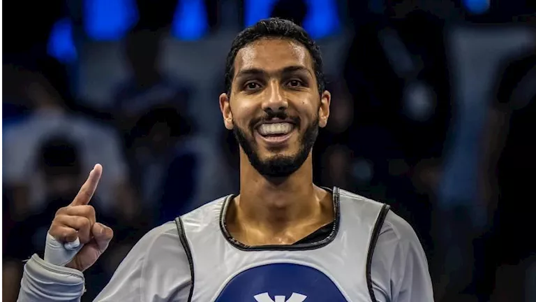 وزير الرياضة يهنئ البطل سيف عيسى على إنجازه الذهبي التاريخي