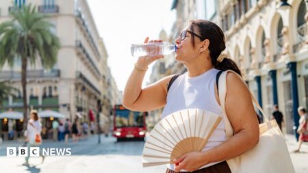 أغسطس يسجل أعلى درجات حرارة عالمية على الإطلاق بالتساوي مع العام الماضي أغسطس يسجل أعلى درجات حرارة عالمية على الإطلاق بالتساوي مع العام الماضي