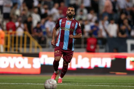 محمد صلاح يقود طرابزون للهزيمة الأولى في الدوري التركي بتسجيله هدفاً في مرماهم محمد صلاح يقود طرابزون للهزيمة الأولى في الدوري التركي بتسجيله هدفاً في مرماهم
