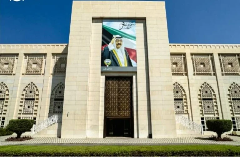 الكويت تؤكد حقها في حماية سيادتها والتصدي للاعتداءات الإيرانية الكويت تؤكد حقها في حماية سيادتها والتصدي للاعتداءات الإيرانية