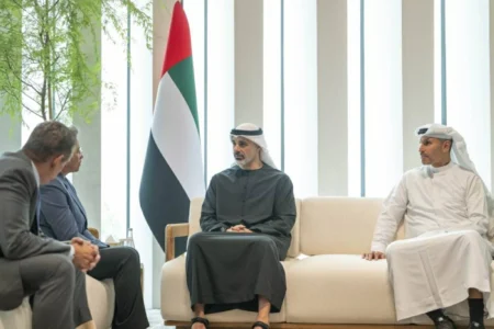 خالد بن محمد بن زايد يبحث تعزيز التعاون في مجال الذكاء الاصطناعي مع رئيس شركة «إي إم دي» خالد بن محمد بن زايد يبحث تعزيز التعاون في مجال الذكاء الاصطناعي مع رئيس شركة «إي إم دي»