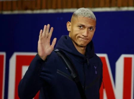 ريتشارليسون يقترب من الانضمام إلى محمد صلاح في طرابزون سبور عقب رحيل المدرب