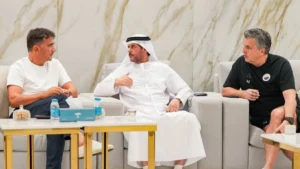 زلاتكو مدرب المنتخب الإماراتي يزور نادي الشارقة