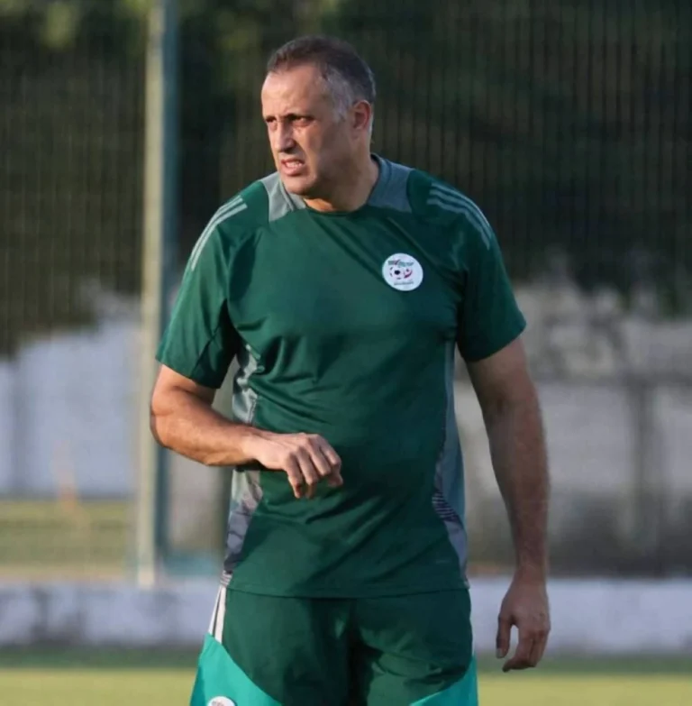 إبراهيم حمداني يتولى تدريب المنتخب الجزائري
