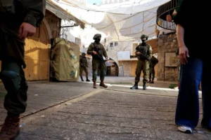 نتنياهو يوجه بإزالة بؤر استيطانية في الضفة الغربية