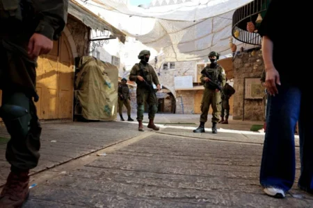 نتنياهو يوجه بإزالة بؤر استيطانية في الضفة الغربية