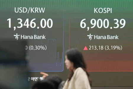 تباين أداء الأسواق الآسيوية مع تقييم أسهم اليابان لمكاسب الين