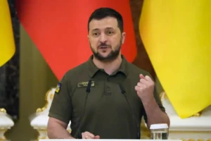 نجاة طائرة زيلينسكي من هجوم بمسيرة أثناء توجهه إلى أوسلو