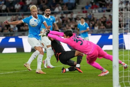 ميلان يفرض التعادل على لاتسيو بهدفين لمثلهما في الدوري الإيطالي ميلان يفرض التعادل على لاتسيو بهدفين لمثلهما في الدوري الإيطالي