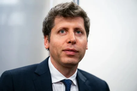 ألتمان يطالب بوضع قواعد عالمية موحدة لسلامة الذكاء الاصطناعي ألتمان يطالب بوضع قواعد عالمية موحدة لسلامة الذكاء الاصطناعي