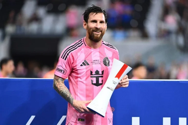 ميسي يقود إنتر ميامي للقب كأس الأبطال بهدفه الـ100 برأسه ميسي يقود إنتر ميامي للقب كأس الأبطال بهدفه الـ100 برأسه