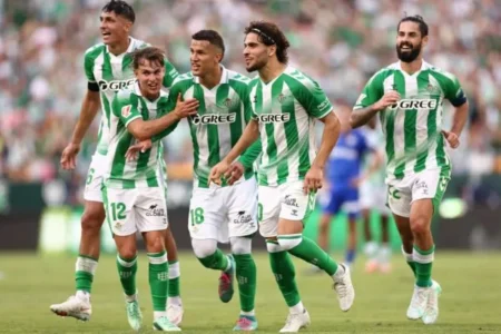 الزلزولي يقود ريال بيتيس لاستعادة المركز الثالث في الدوري الإسباني الزلزولي يقود ريال بيتيس لاستعادة المركز الثالث في الدوري الإسباني