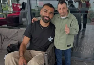 قبل مواجهة طرابزون وجالاتا سراي.. لقطات توثق لقاء محمد صلاح وكوكسال بابا