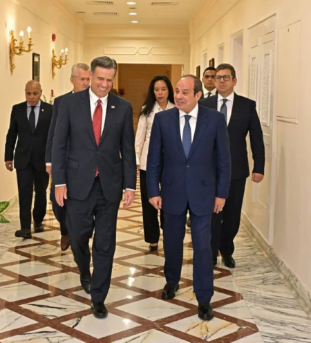 السيسي يؤكد لمدير CIA ثبات موقف مصر تجاه دعم أمن وسيادة الدول العربية