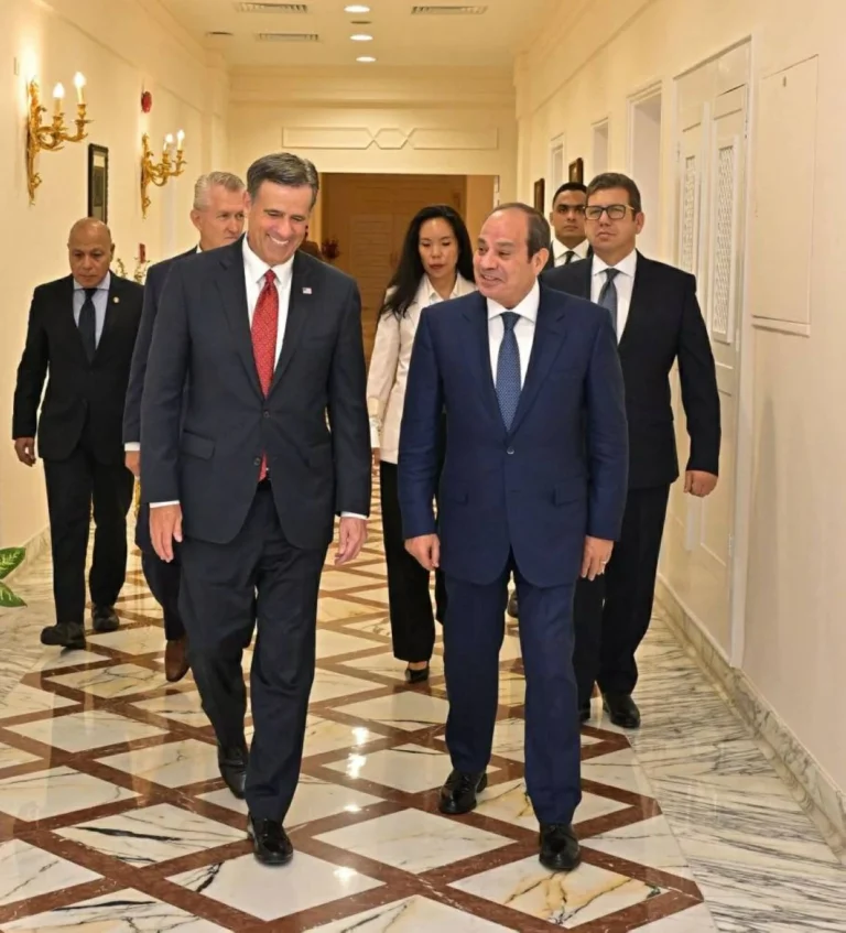 السيسي يؤكد لمدير CIA ثبات موقف مصر تجاه دعم أمن وسيادة الدول العربية السيسي يؤكد لمدير CIA ثبات موقف مصر تجاه دعم أمن وسيادة الدول العربية