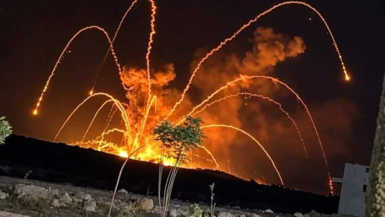 إصابة 4 أشخاص في انفجارات بموقع للجيش السوري بريف حلب إصابة 4 أشخاص في انفجارات بموقع للجيش السوري بريف حلب