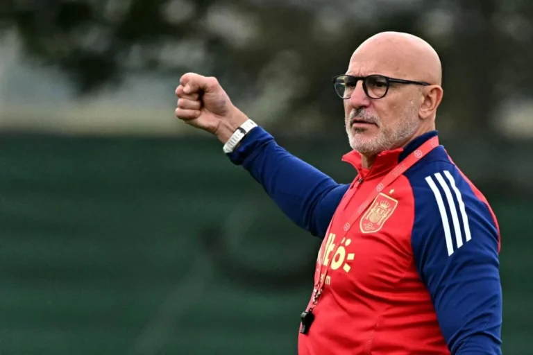 رسمياً: تجديد عقد دي لا فوينتي مع منتخب إسبانيا حتى عام 2032