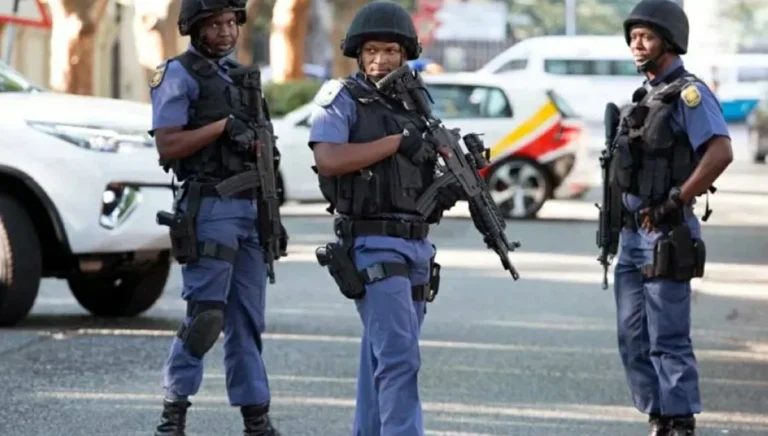 27 قتيلاً في حادثي إطلاق نار بجنوب إفريقيا 27 قتيلاً في حادثي إطلاق نار بجنوب إفريقيا