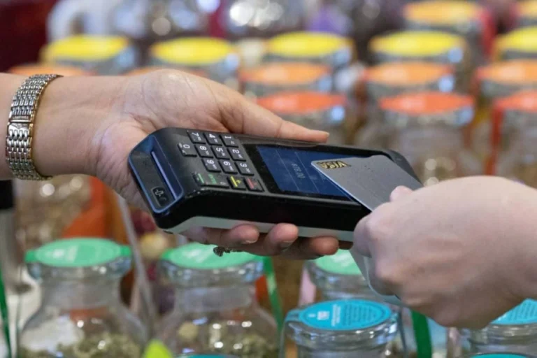 أستراليا ترفع أسعار الفائدة إلى أعلى مستوى منذ 15 عاماً لمواجهة التضخم أستراليا ترفع أسعار الفائدة إلى أعلى مستوى منذ 15 عاماً لمواجهة التضخم