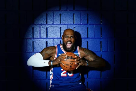 جداريات «ملك» السلة تزين شوارع فيلادلفيا وسط احتفاء جماهيري بليبرون جيمس