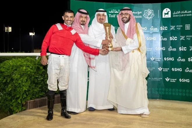 أبا المعالي يتوج بلقب كأس السرعة لسباقات الخيل