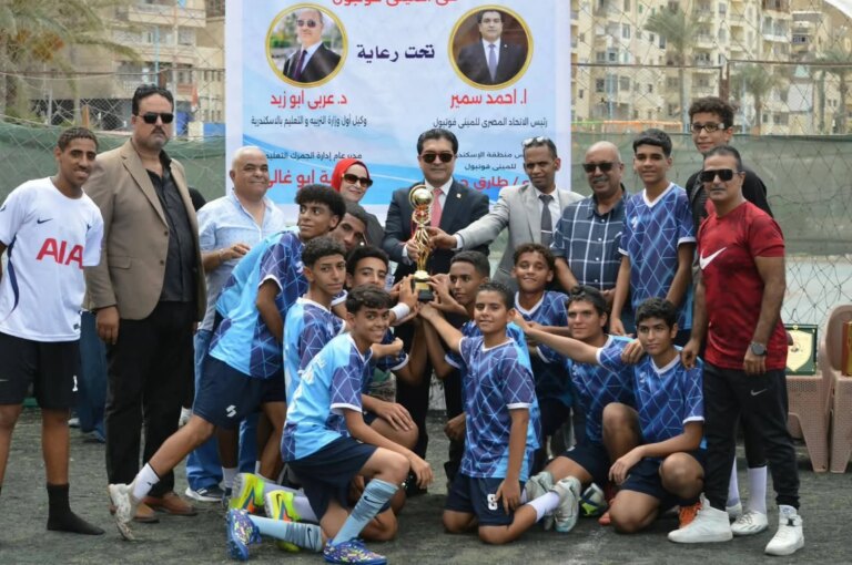 أحمد سمير وروحية أبوغالي يتوجان مدرسة الشهيد عبد المنعم سند بلقب بطولة المدارس للميني فوتبول