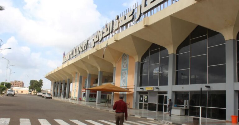 استهداف مطار عدن بصاروخين حوثيين وتصعيد عسكري في جبهات اليمن استهداف مطار عدن بصاروخين حوثيين وتصعيد عسكري في جبهات اليمن