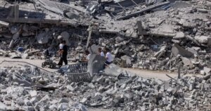 جيش الاحتلال الإسرائيلي يفجر منازل ويقصف بلدات في جنوب لبنان