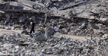 جيش الاحتلال الإسرائيلي يفجر منازل ويقصف بلدات في جنوب لبنان جيش الاحتلال الإسرائيلي يفجر منازل ويقصف بلدات في جنوب لبنان
