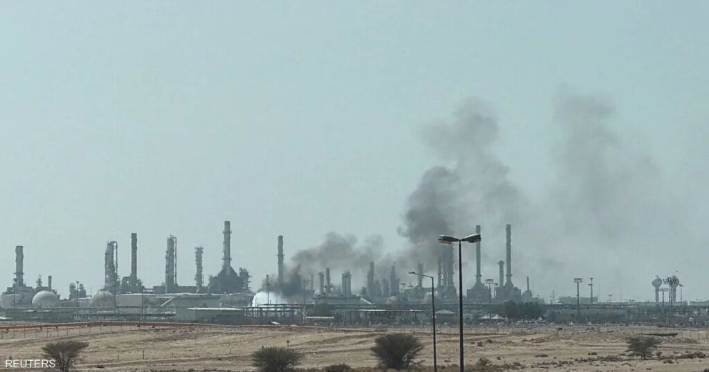 الحوثيون يعلنون استهداف منشآت أرامكو في الرياض بالصواريخ الحوثيون يعلنون استهداف منشآت أرامكو في الرياض بالصواريخ