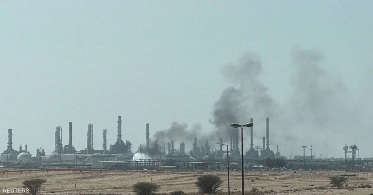 الحوثيون يعلنون استهداف منشآت أرامكو في الرياض بالصواريخ الحوثيون يعلنون استهداف منشآت أرامكو في الرياض بالصواريخ