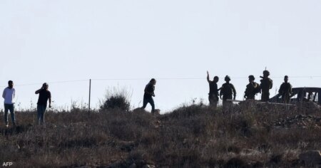 موسم قطف الزيتون: اعتداءات المستوطنين تلاحق المزارعين الفلسطينيين