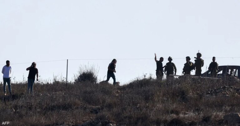 موسم قطف الزيتون: اعتداءات المستوطنين تلاحق المزارعين الفلسطينيين