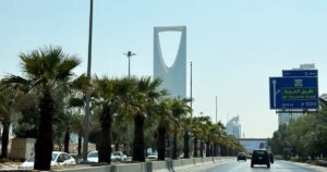 اعتراض صاروخ باليستي فوق الرياض وسماع دوي انفجارات في العاصمة السعودية