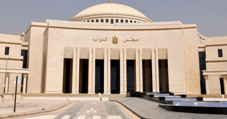 البرلمان المصري يحدد موعد جلسته الطارئة بناءً على طلب الرئيس السيسي البرلمان المصري يحدد موعد جلسته الطارئة بناءً على طلب الرئيس السيسي